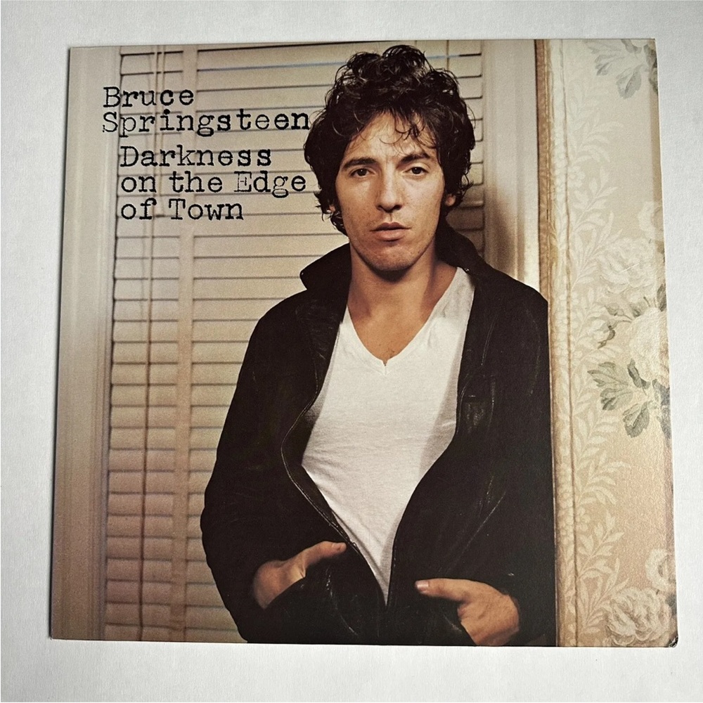 Vinyl Record- BRUCE SPRINGSTEEN
DARKNESS ON THE EDGE OF TOWN 1978 CLASSIC ROCK